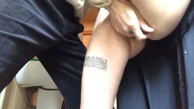 Сквирт у шкільній ванній, справжній пінистий оргазм - мій вчитель зробив все можливе